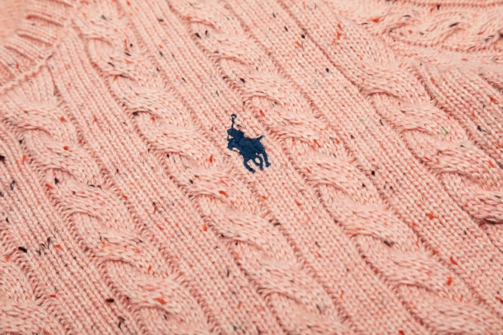 P166 💰 "Top quality" Style number: DS058# (on sale all year round) [Ralph Lauren wool blended pony embroidered logo twist knitted short sleeves] ✅Ralph Lauren gradient multi-color dot versatile hemp knitted round neck short sleeves for all seasons ✅15% merino cotton wool 85% wool blended clean and clear texture ✅ZP quality 1:1 version Scan the code to enter the GF website Counter quality ✅Details and quality are the only one in Guangzhou. Imported quality wool. Focus on high-end. Cost-effective. Needless to say good quality. ✅Restore the original version. The maximum size can be worn up to 150 pounds. Loose, comfortable and stress-free.